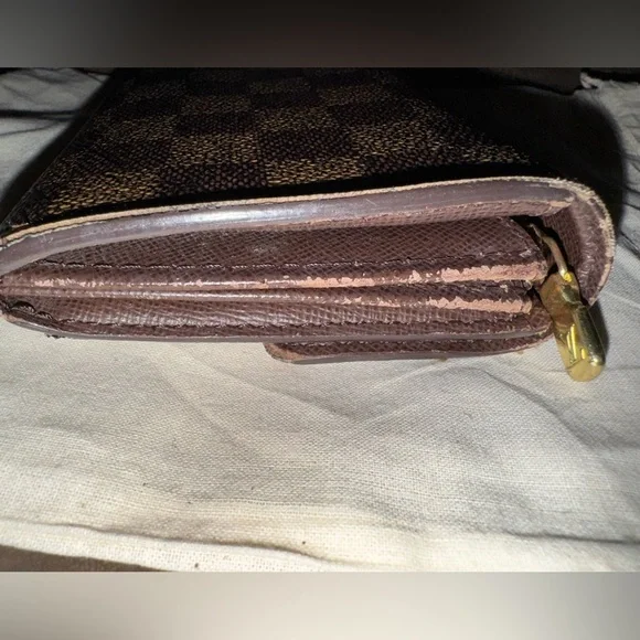 Louis Vuitton Damier Ebene Sarah Wallet pre loved condition - Picture 3 of 12